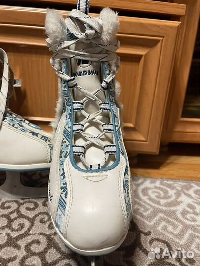 Продам коньки 24см стелька