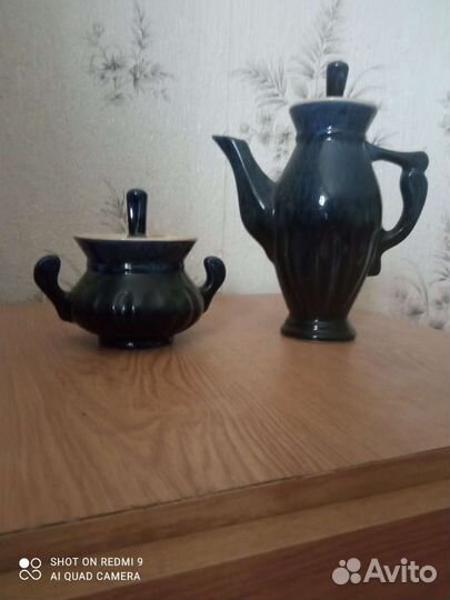 Заварочный чайник и сахарница