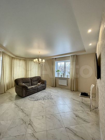 Коттедж 200 м² на участке 6 сот.