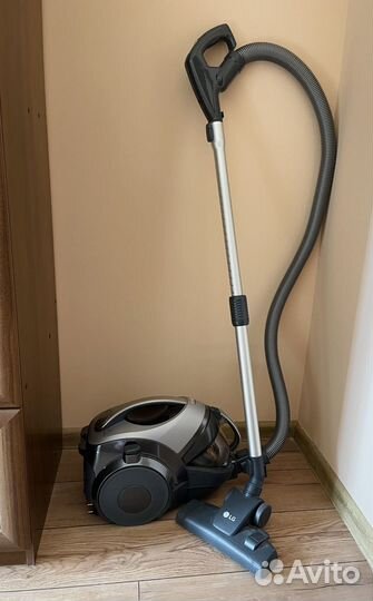 Пылесос lG с контейнером для пыли