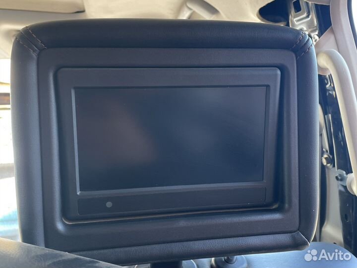 Nissan Patrol Y62 Монитор в сиденья