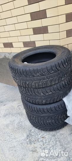 Bridgestone Ice Cruiser 7000 275/65 R17 T