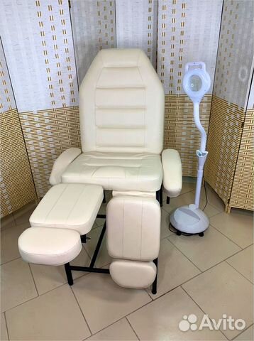 Косметологическое кресло. Педикюрное кресло