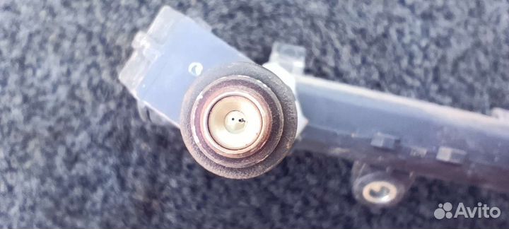 Топливная рампа с форсунками Рено Меган 2