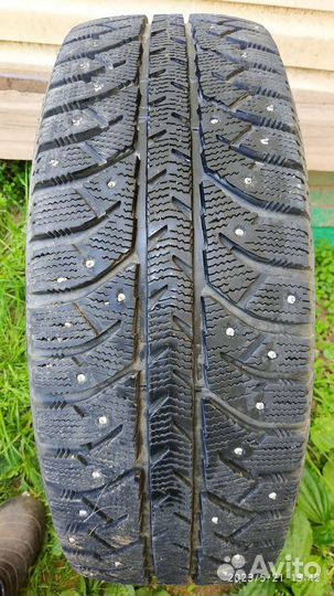 Bridgestone Ice Cruiser 7000S 215/65 R16 98