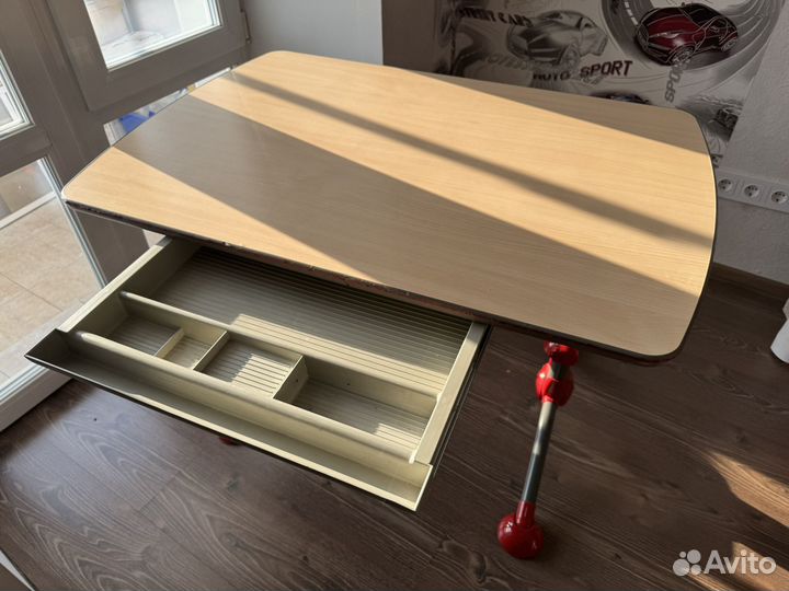 Письменный стол для школьника