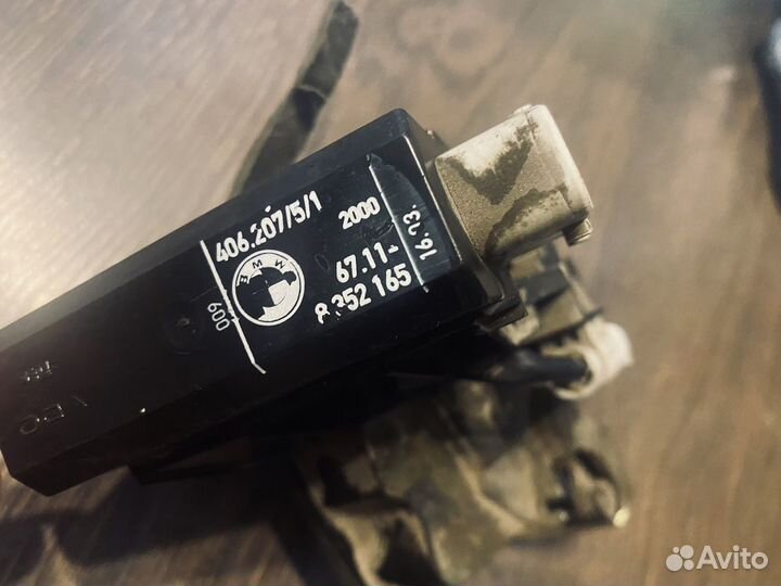 Замок двери задний правый BMW E38 E39