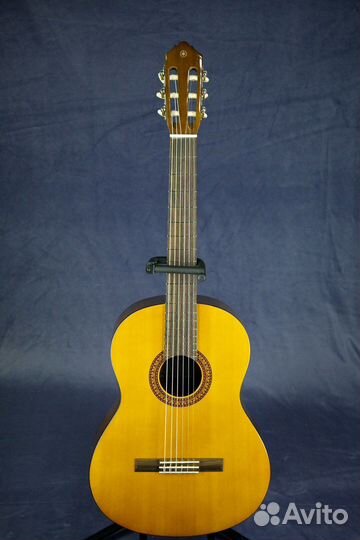 Гитара Yamaha классическая