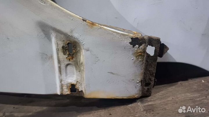 Крыло переднее правое Audi 100c4