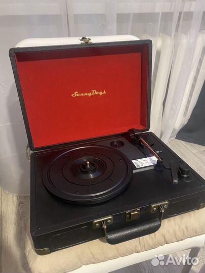 Проигрыватель виниловых дисков, чемоданчик