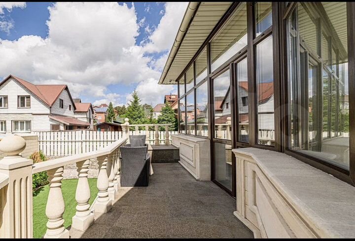 Коттедж 590 м² на участке 10 сот.