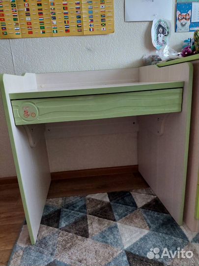 Продам детский стол