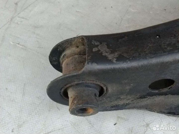 Рычаг под пружину задний Nissan Teana J31