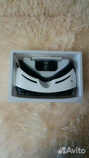 Очки виртуальной реальности samsung Gear VR SM-R32