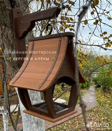 Скворечник для птиц. Кормушка для птиц и белок