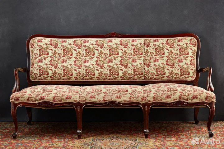 Старинный антикварный диван