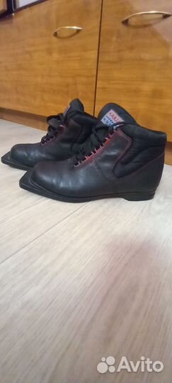 Лыжные ботинки