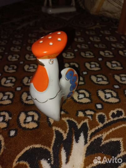 Фарфоровая статуэтка петушок