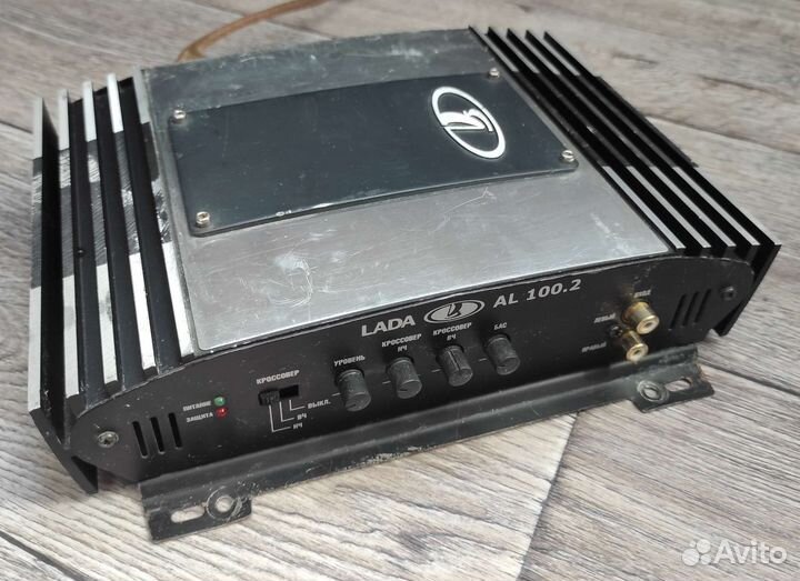 Сабвуфер и усилитель в автомобиль