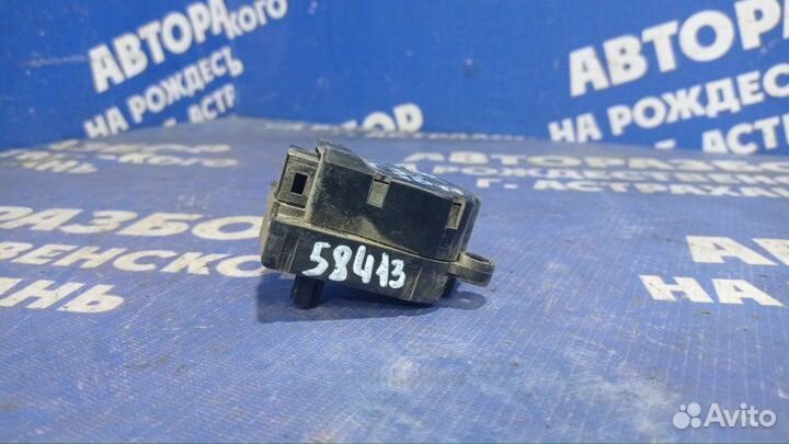 Моторчик заслонок отопителя Opel Astra J хэтчбек