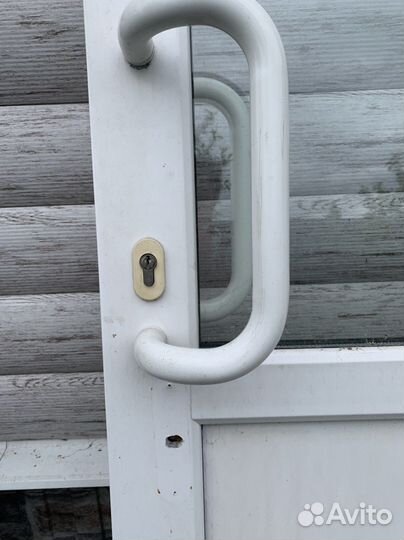 Дверь входная пластикоя со стеклом и коробкой