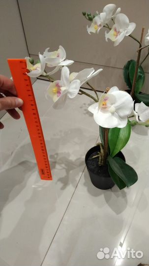 Искусственные цветы в горшках