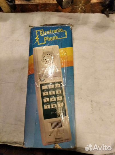 Проводной телефон, крепление на стену