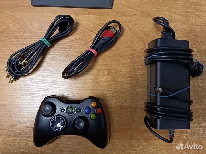 Xbox 360Е 250Gb FreeBoot 37 Игр Геймпад