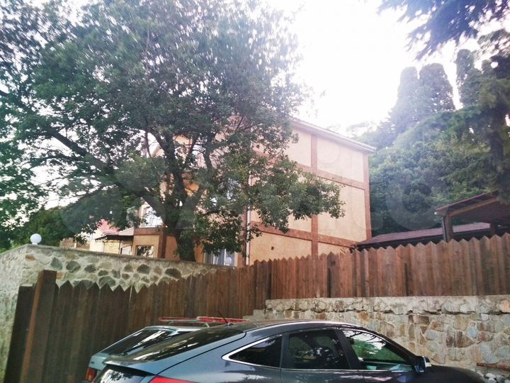 Дом 180 м² на участке 5 сот.