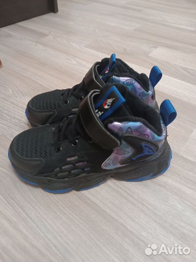 Кроссовки детские новые