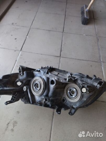 Фара правая на toyota corolla Е150