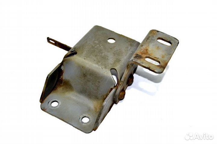 Кронштейн переднего бампера, правый mercedes-benz