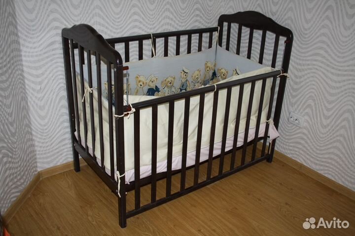 Детская кроватка + матрац + бортики