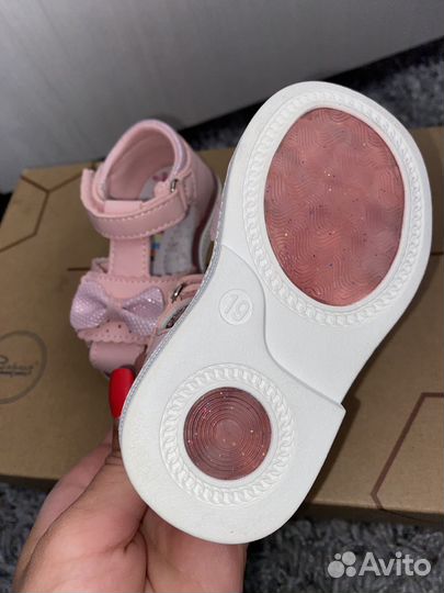 Босоножки детские новые
