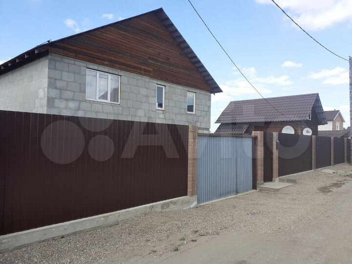 Дом 180 м² на участке 9 сот.