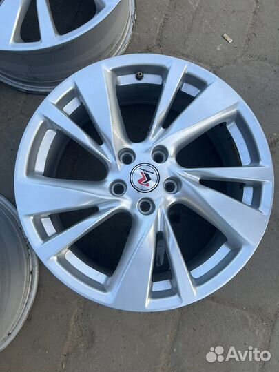 Литые диски R18 Nissan