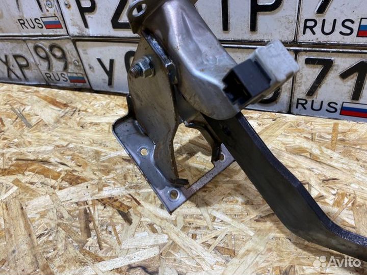 Педаль тормоза Ssangyong Actyon Sports