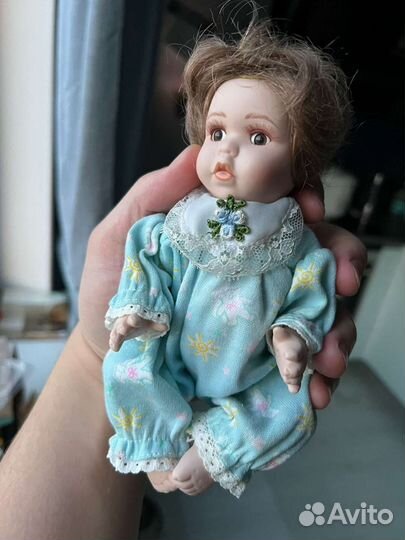 Кукла фарфоровая