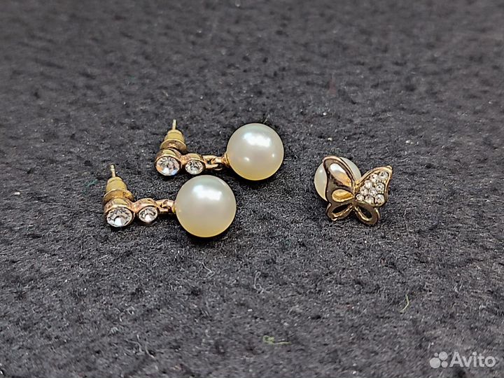 Серьги пусеты на подвесах подвеска бабочка под жем