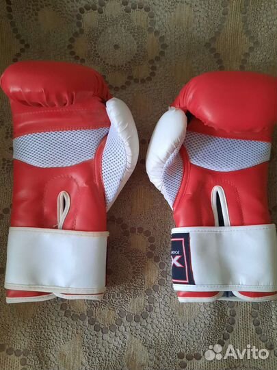 Боксерские перчатки