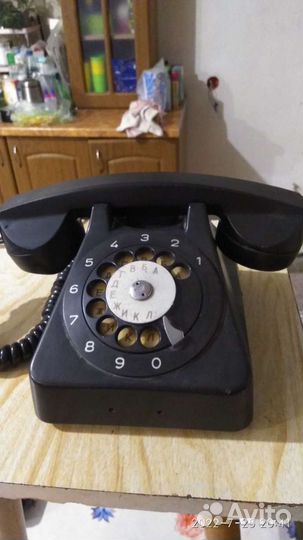 Старинный телефон