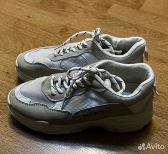 Кроссовки женские