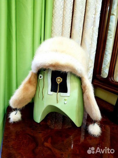Норковая шапка с козырьком в идеальном состоянии