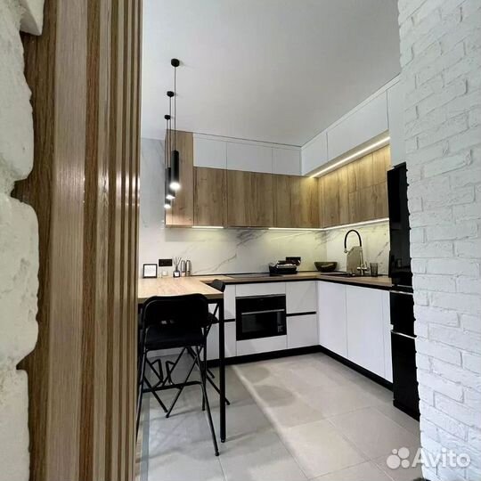 Угловой кухонный гарнитур современный