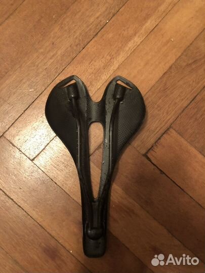 Седло для велосипеда карбоновое
