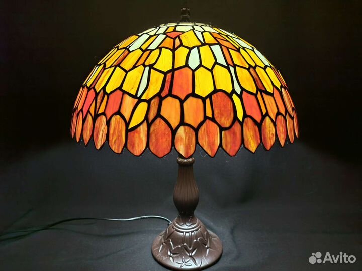 Лампа настольная, витражная, в технике Tiffany