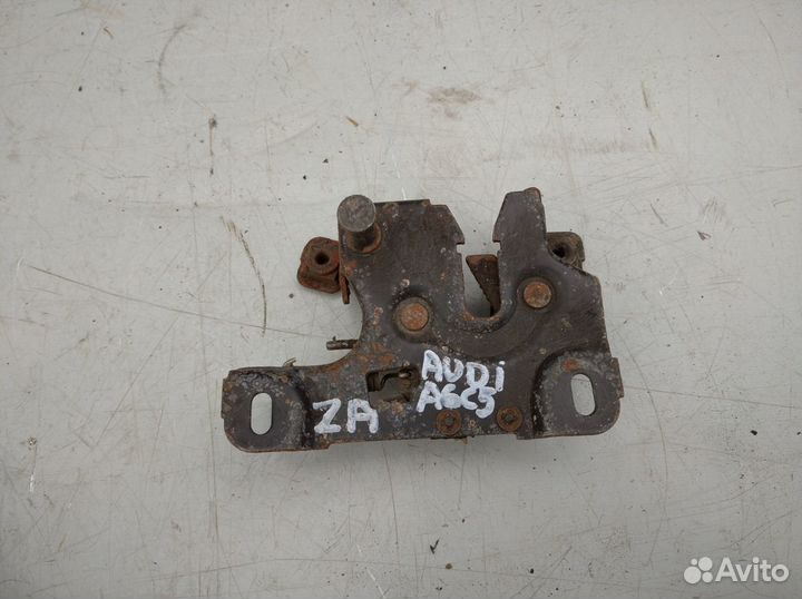 Замок капота на панель Ауди А6 С5