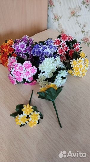 Букетик искуственных цветов