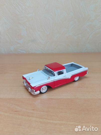 Модели автомобилей 1:43 Road Signature