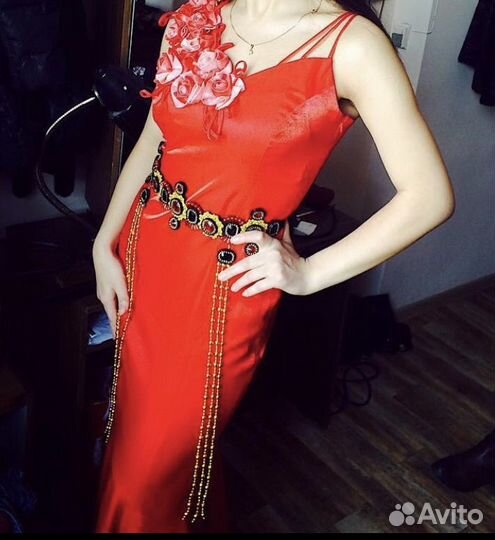 Вечернее красное платье